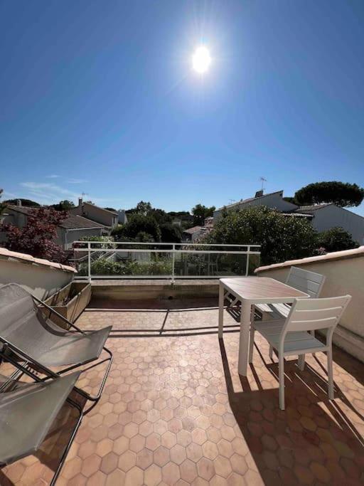 Magnifique Appartement Traversant Avec Vue Sur Le Golf Λα Γκραντ-Μοτ Εξωτερικό φωτογραφία